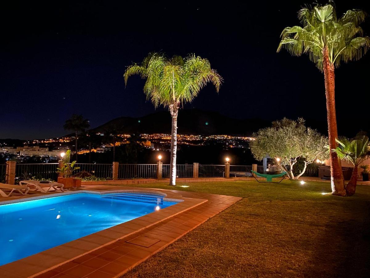 Beachside Villa With Panoramic Sea Views 베날마데나코스타 외부 사진