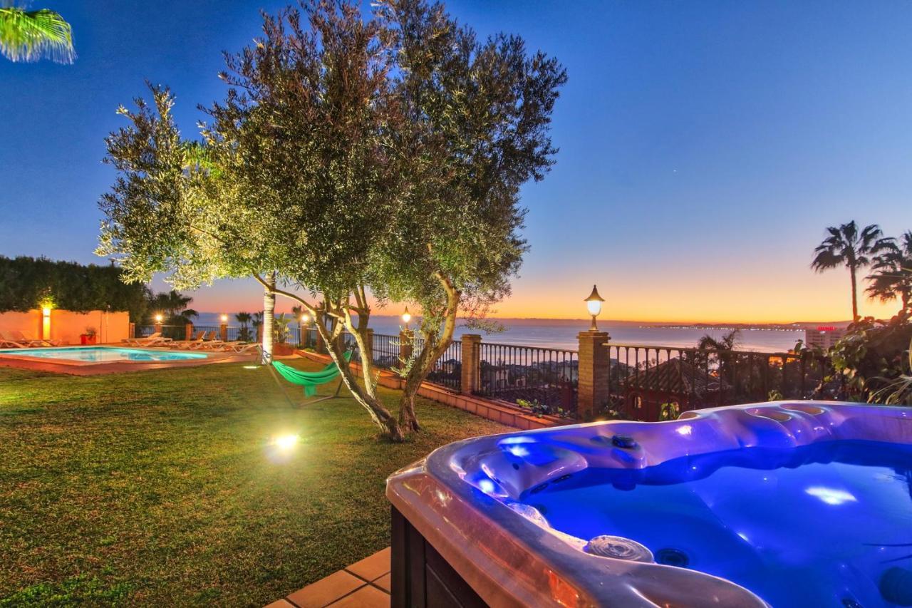 Beachside Villa With Panoramic Sea Views 베날마데나코스타 외부 사진