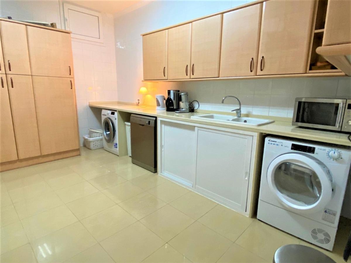 Beachside Villa With Panoramic Sea Views 베날마데나코스타 외부 사진