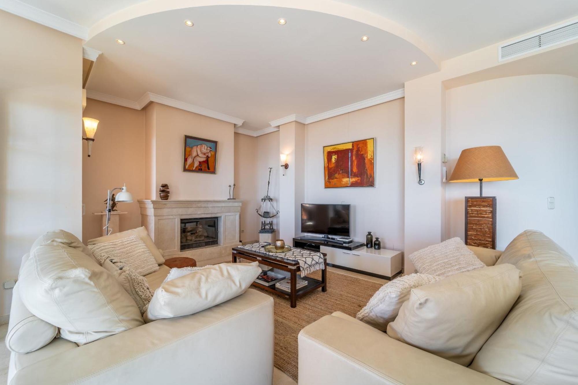 Beachside Villa With Panoramic Sea Views 베날마데나코스타 외부 사진
