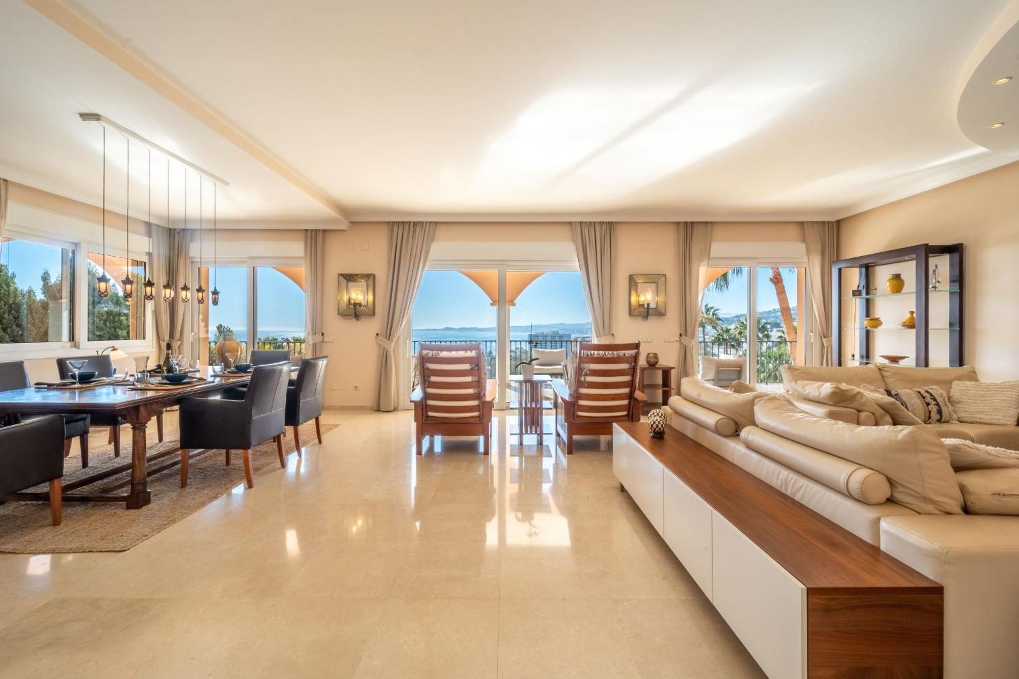 Beachside Villa With Panoramic Sea Views 베날마데나코스타 외부 사진