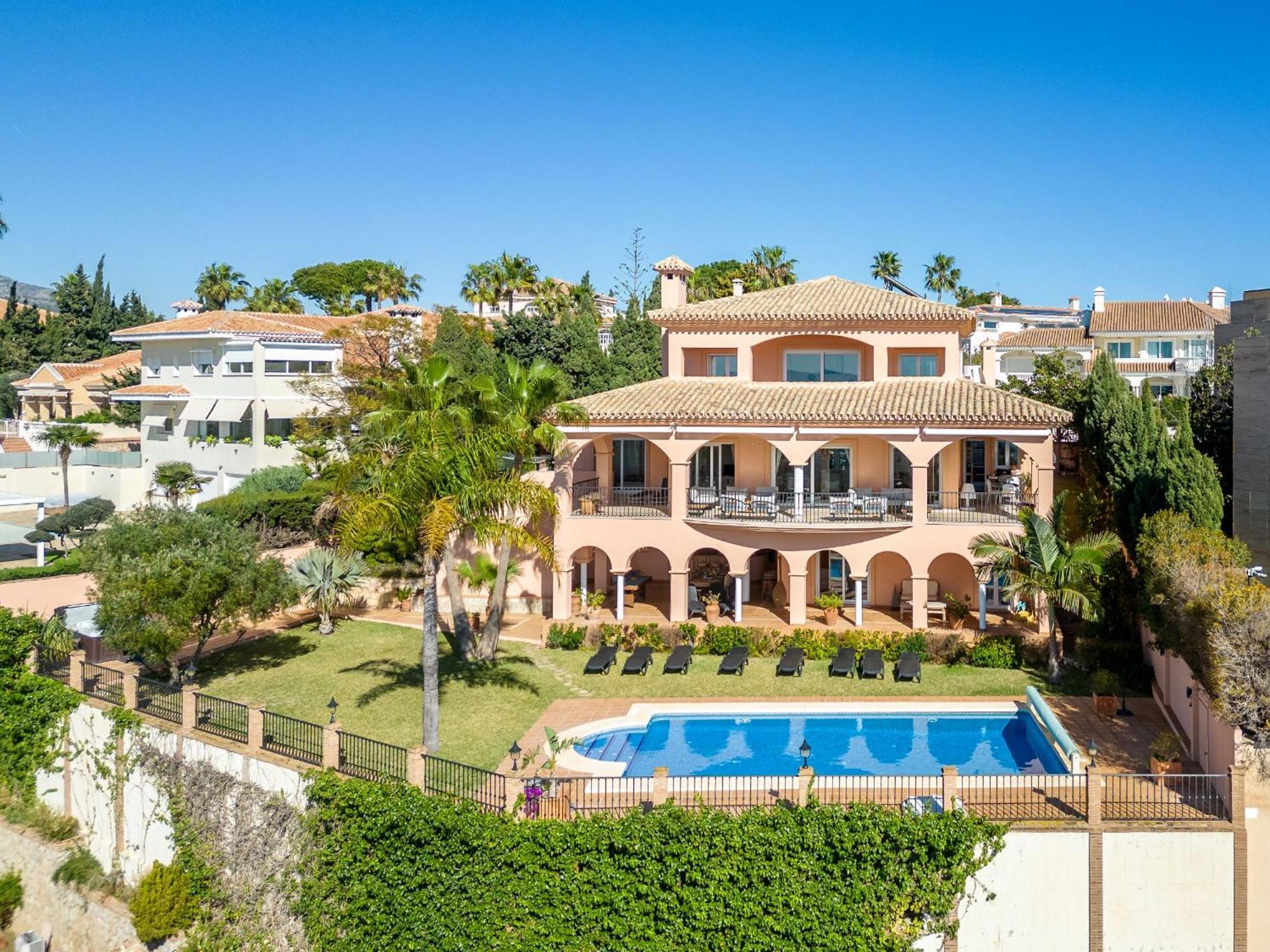 Beachside Villa With Panoramic Sea Views 베날마데나코스타 외부 사진