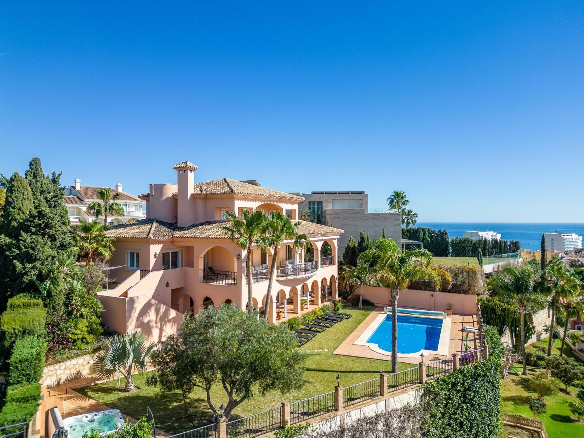 Beachside Villa With Panoramic Sea Views 베날마데나코스타 외부 사진