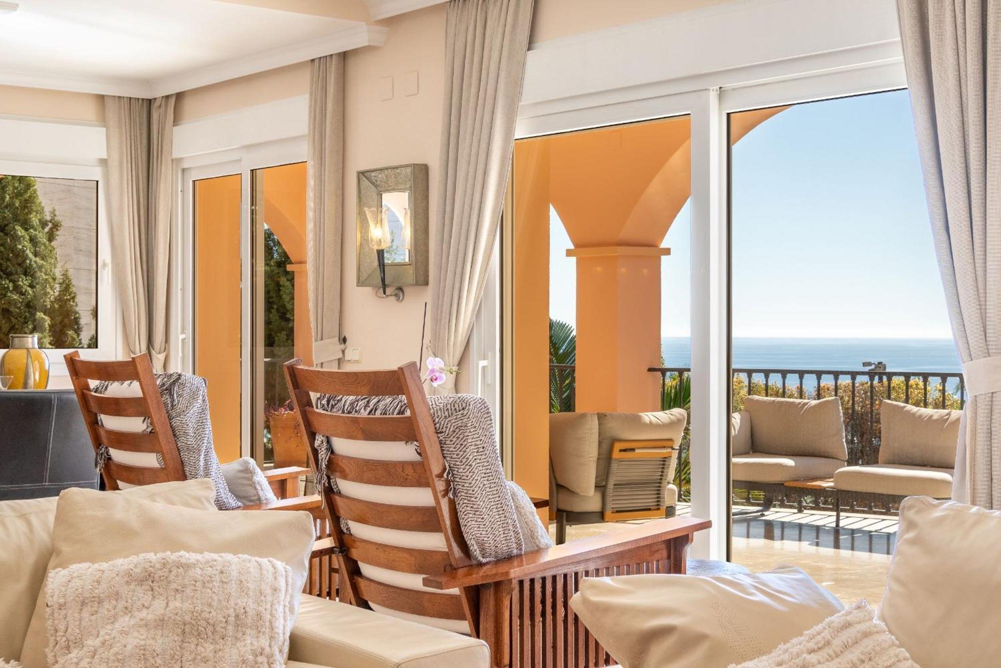 Beachside Villa With Panoramic Sea Views 베날마데나코스타 외부 사진