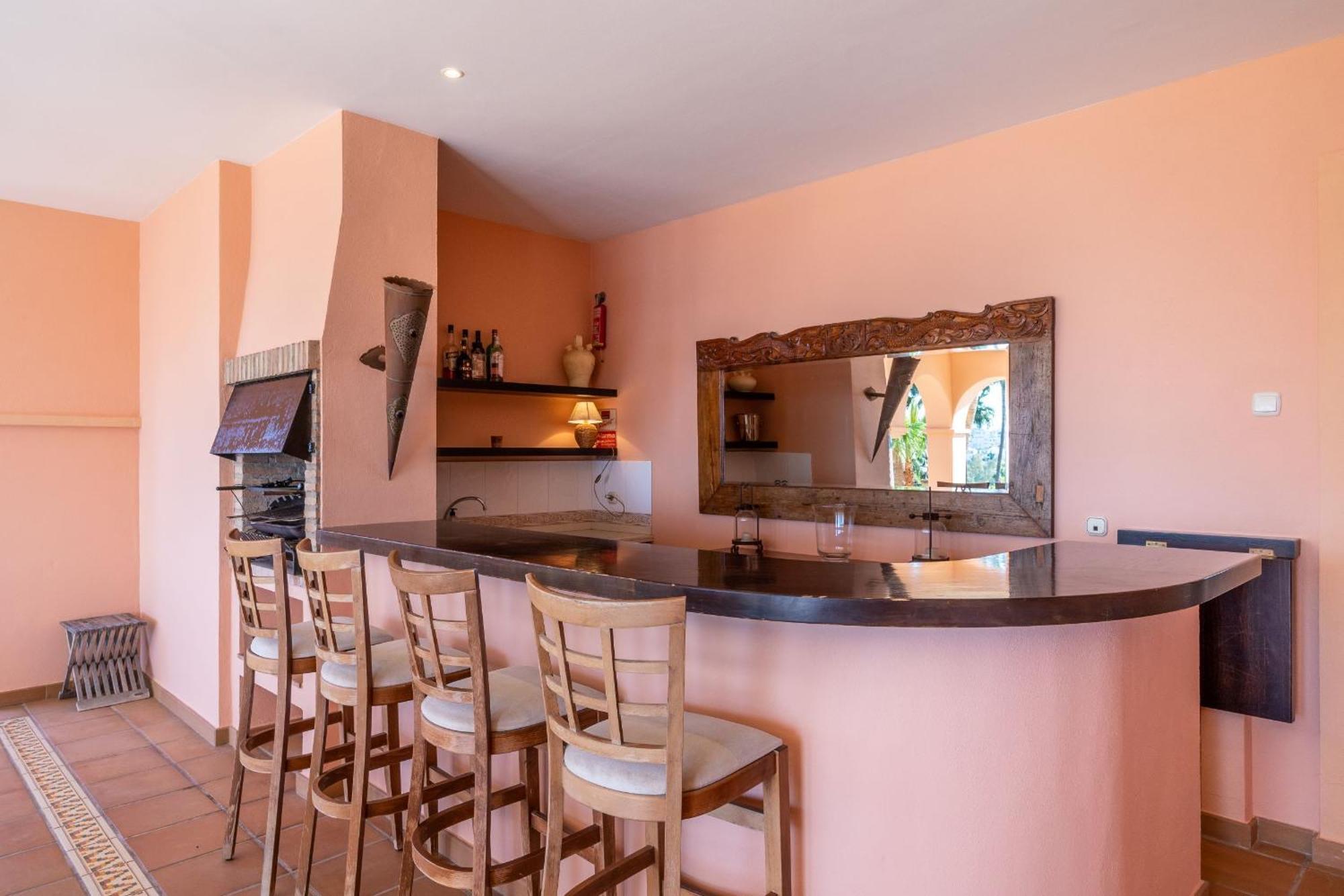 Beachside Villa With Panoramic Sea Views 베날마데나코스타 외부 사진