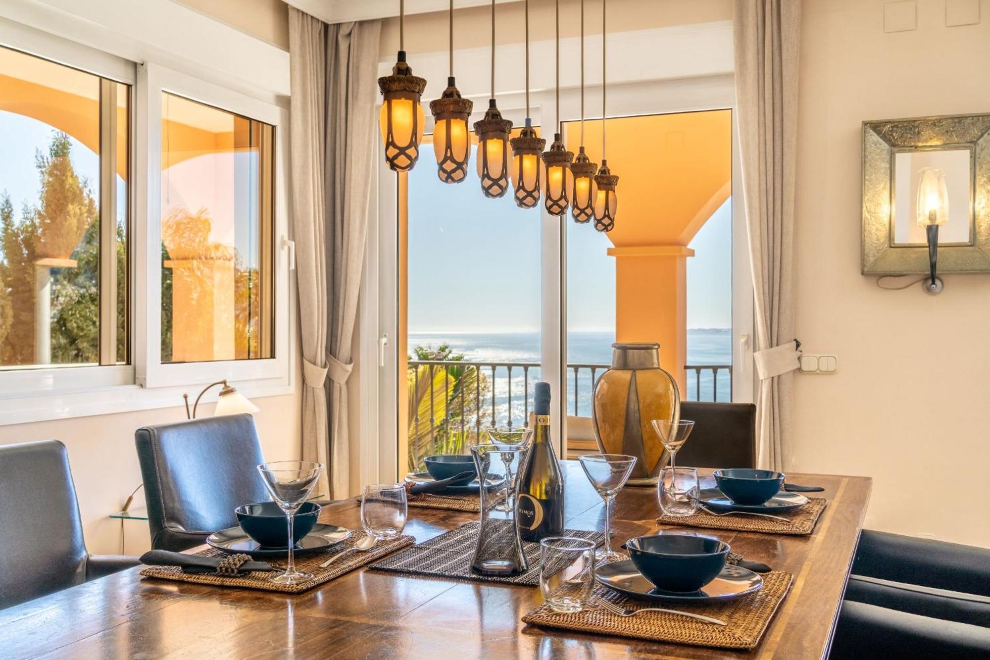 Beachside Villa With Panoramic Sea Views 베날마데나코스타 외부 사진