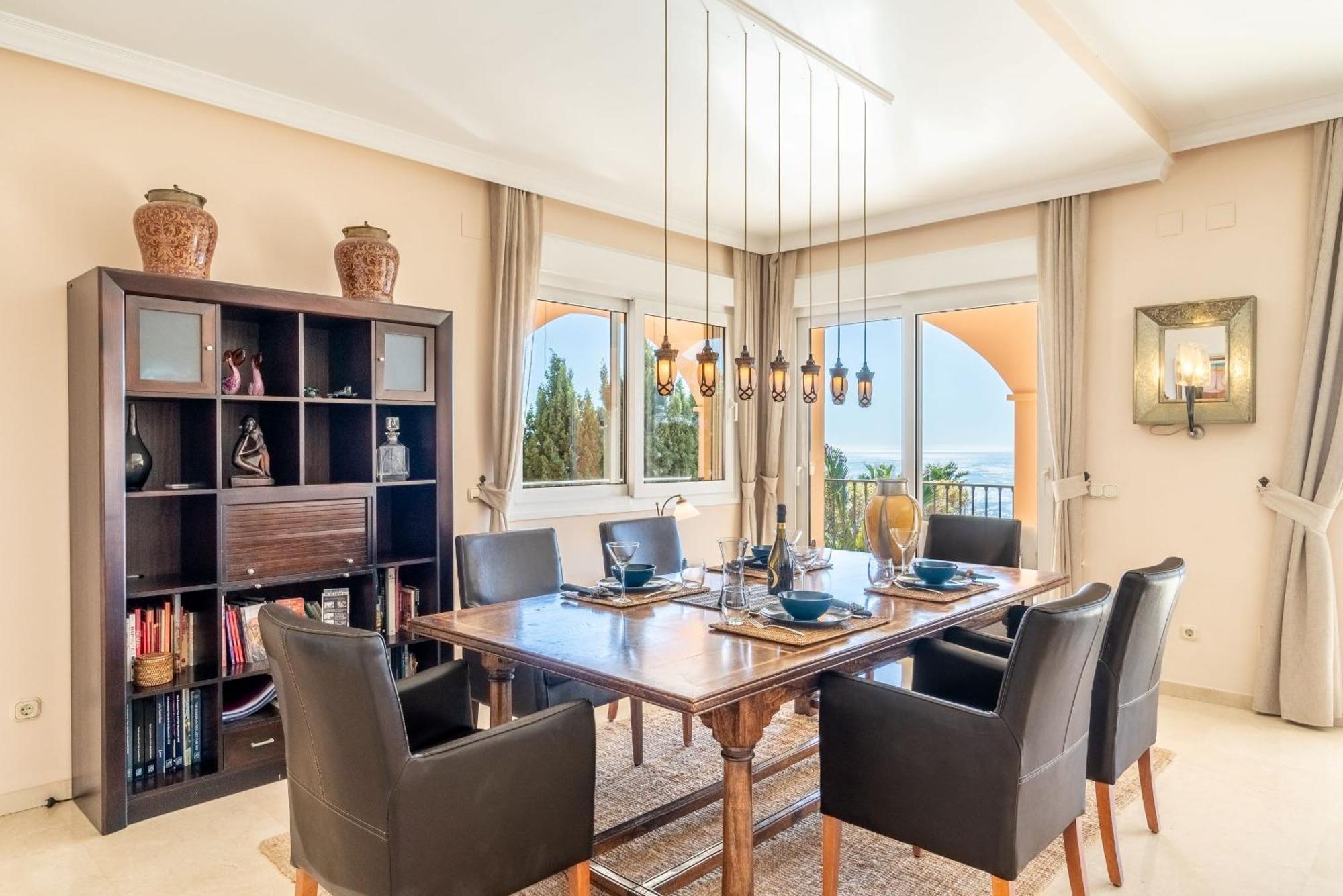Beachside Villa With Panoramic Sea Views 베날마데나코스타 외부 사진