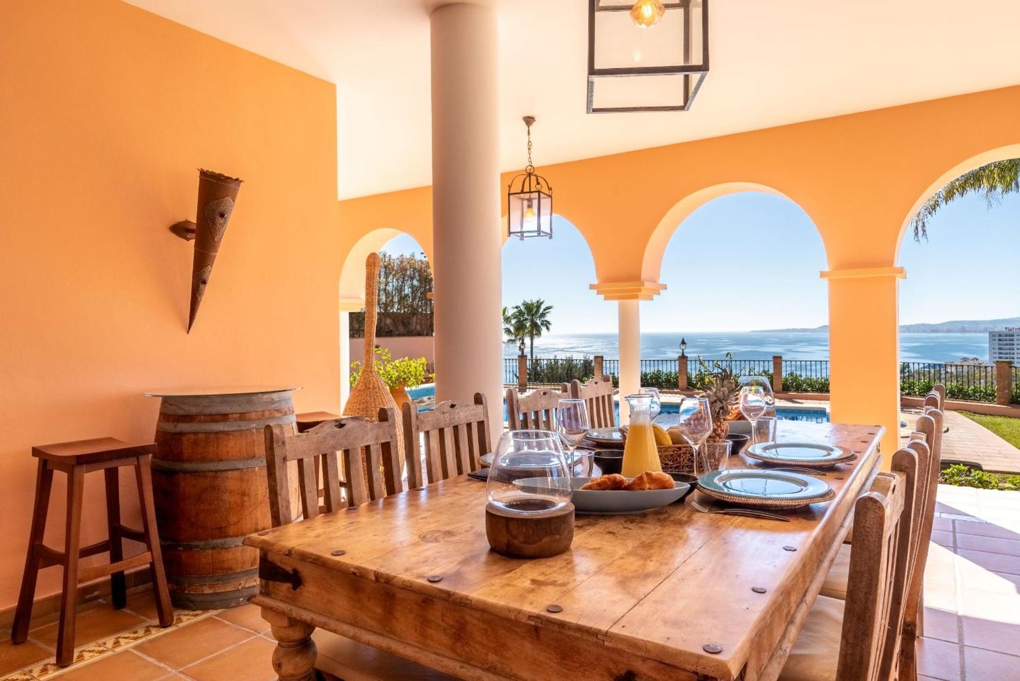 Beachside Villa With Panoramic Sea Views 베날마데나코스타 외부 사진
