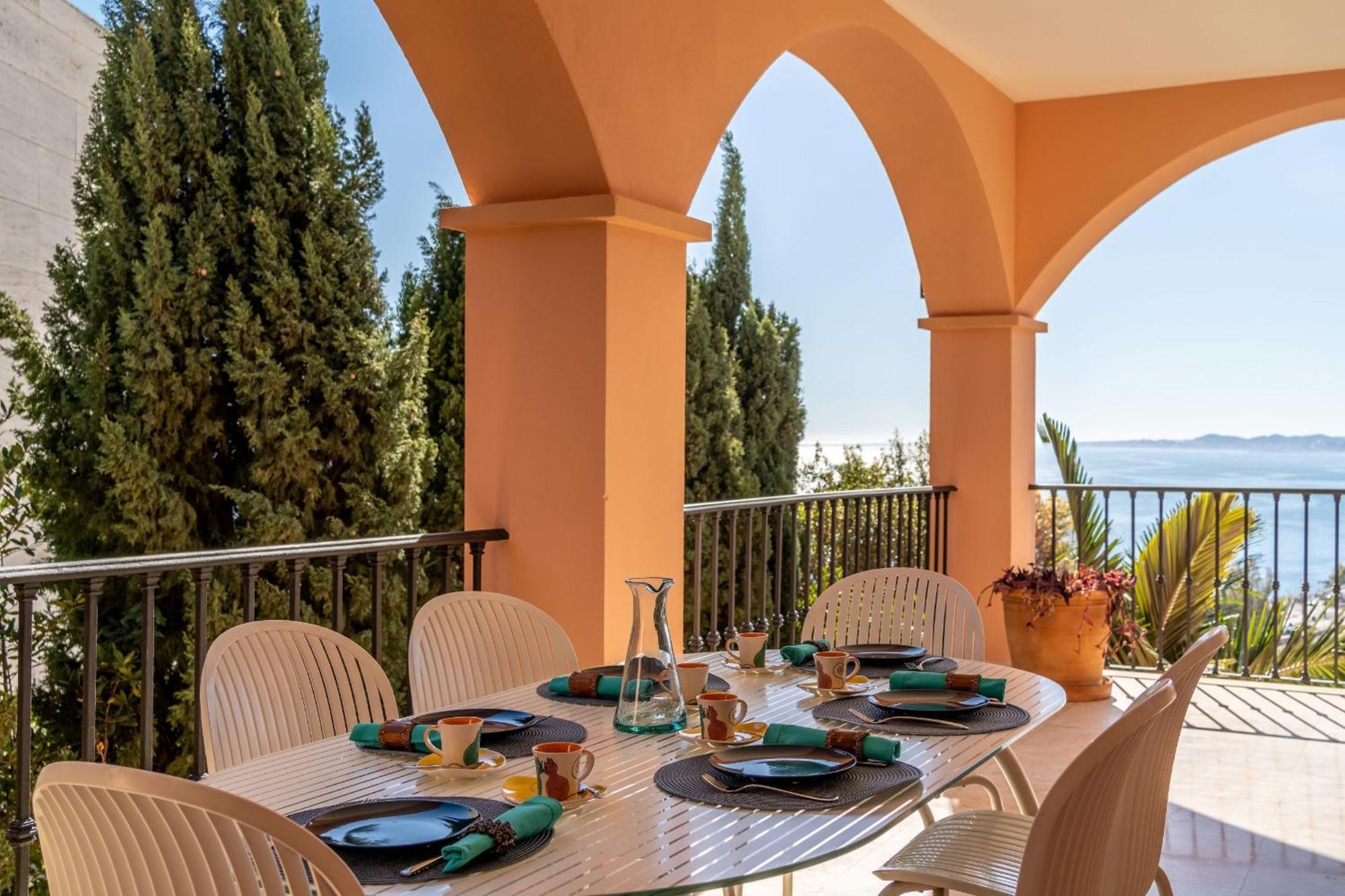 Beachside Villa With Panoramic Sea Views 베날마데나코스타 외부 사진