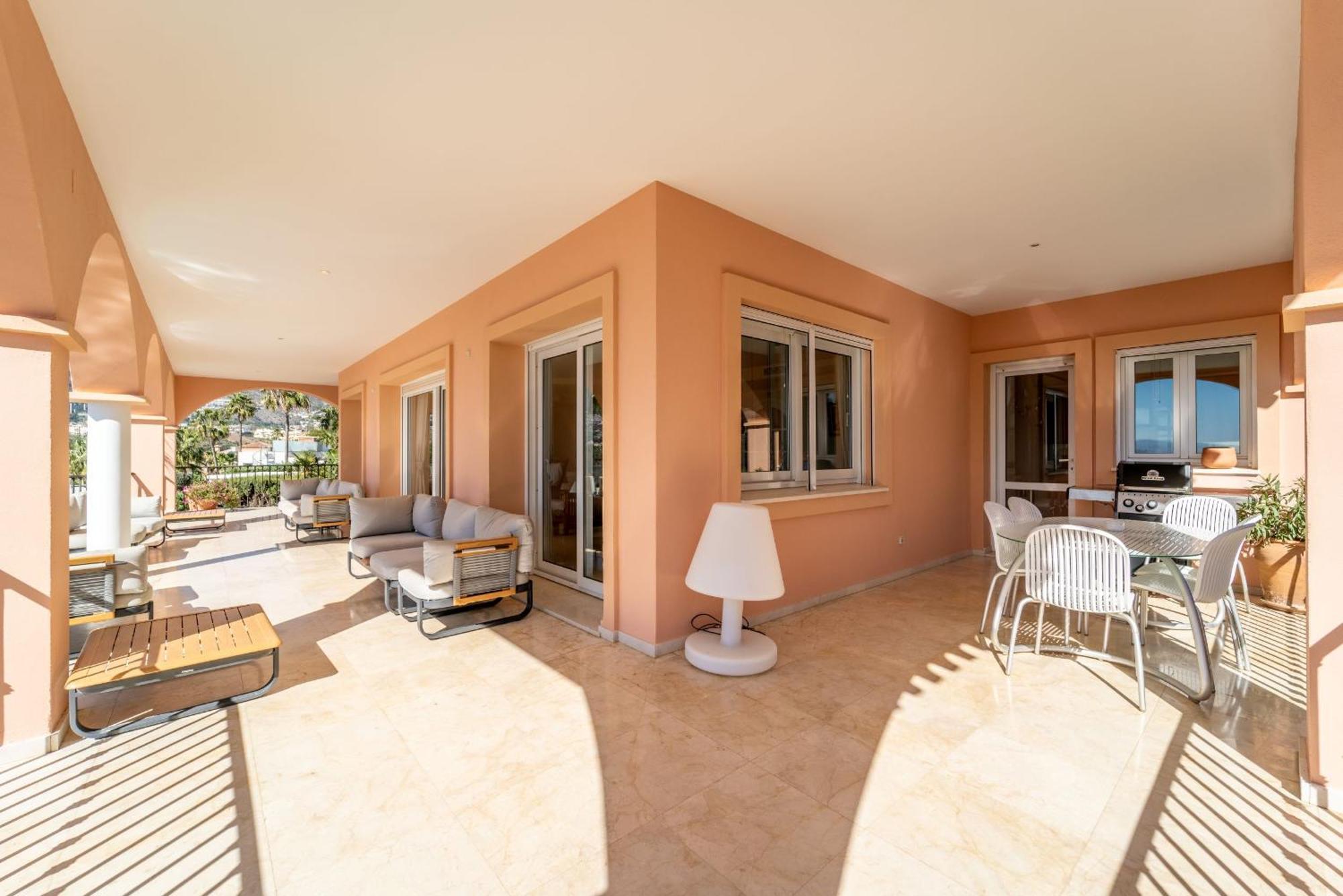 Beachside Villa With Panoramic Sea Views 베날마데나코스타 외부 사진