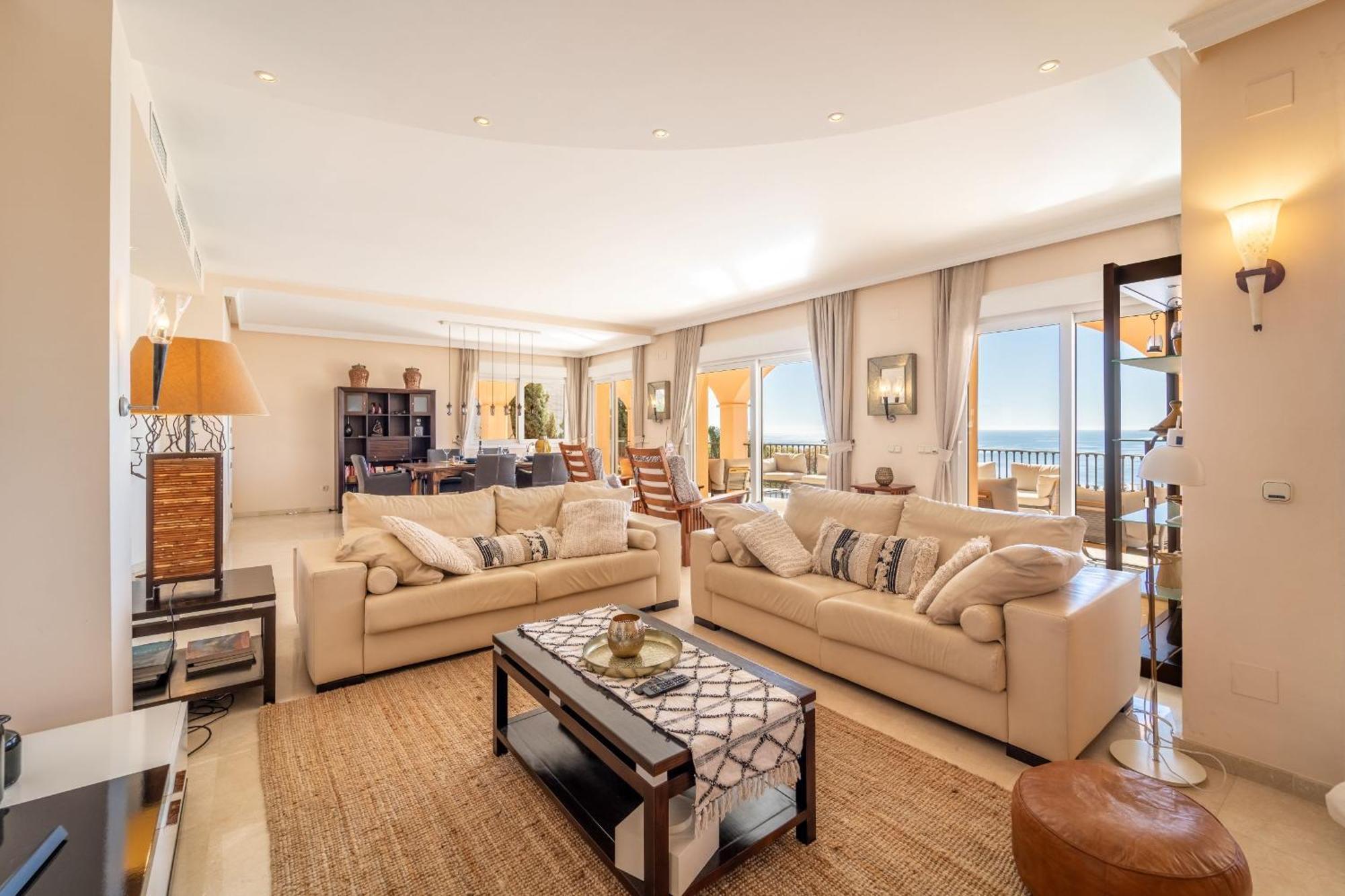 Beachside Villa With Panoramic Sea Views 베날마데나코스타 외부 사진