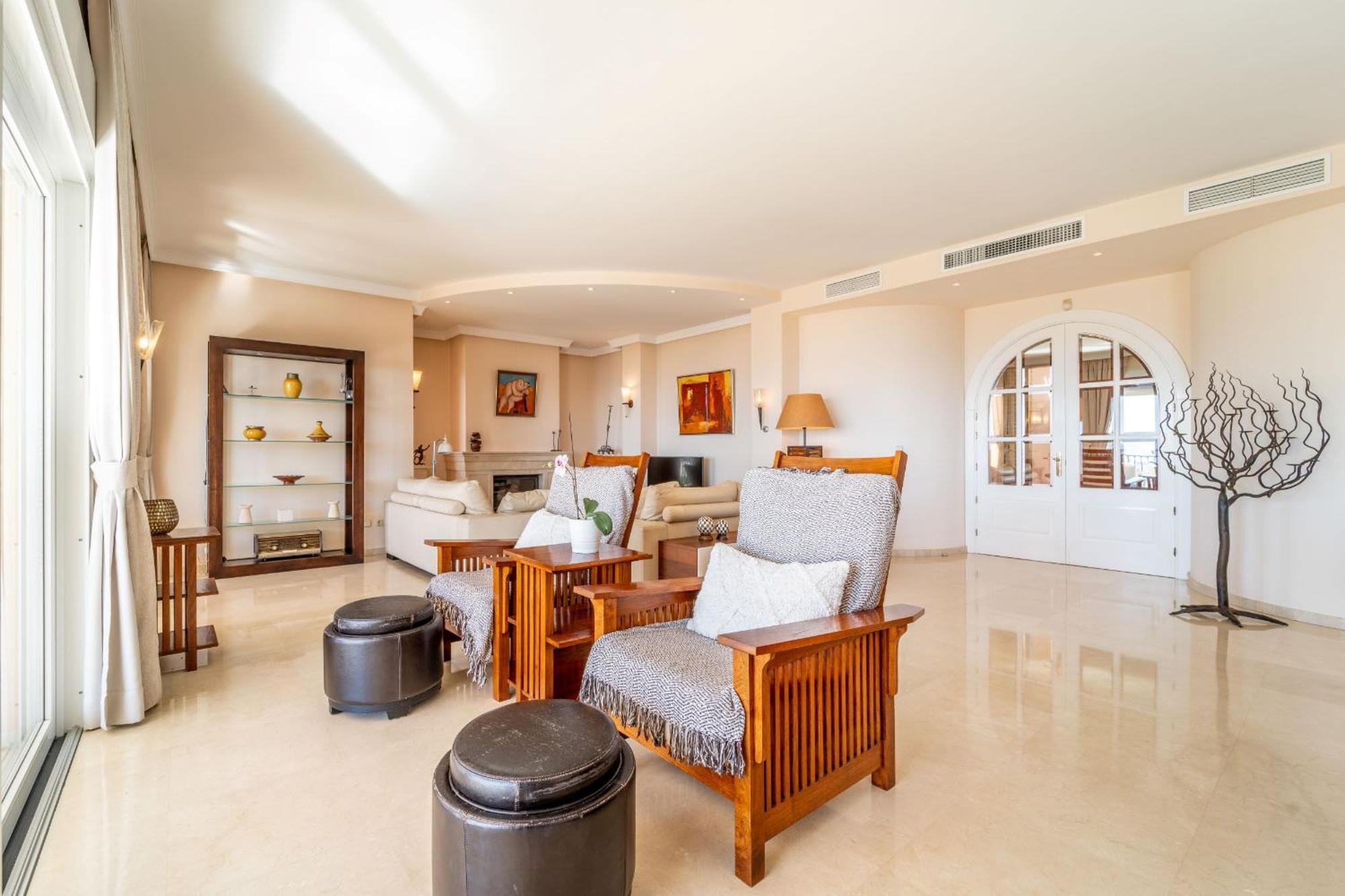 Beachside Villa With Panoramic Sea Views 베날마데나코스타 외부 사진