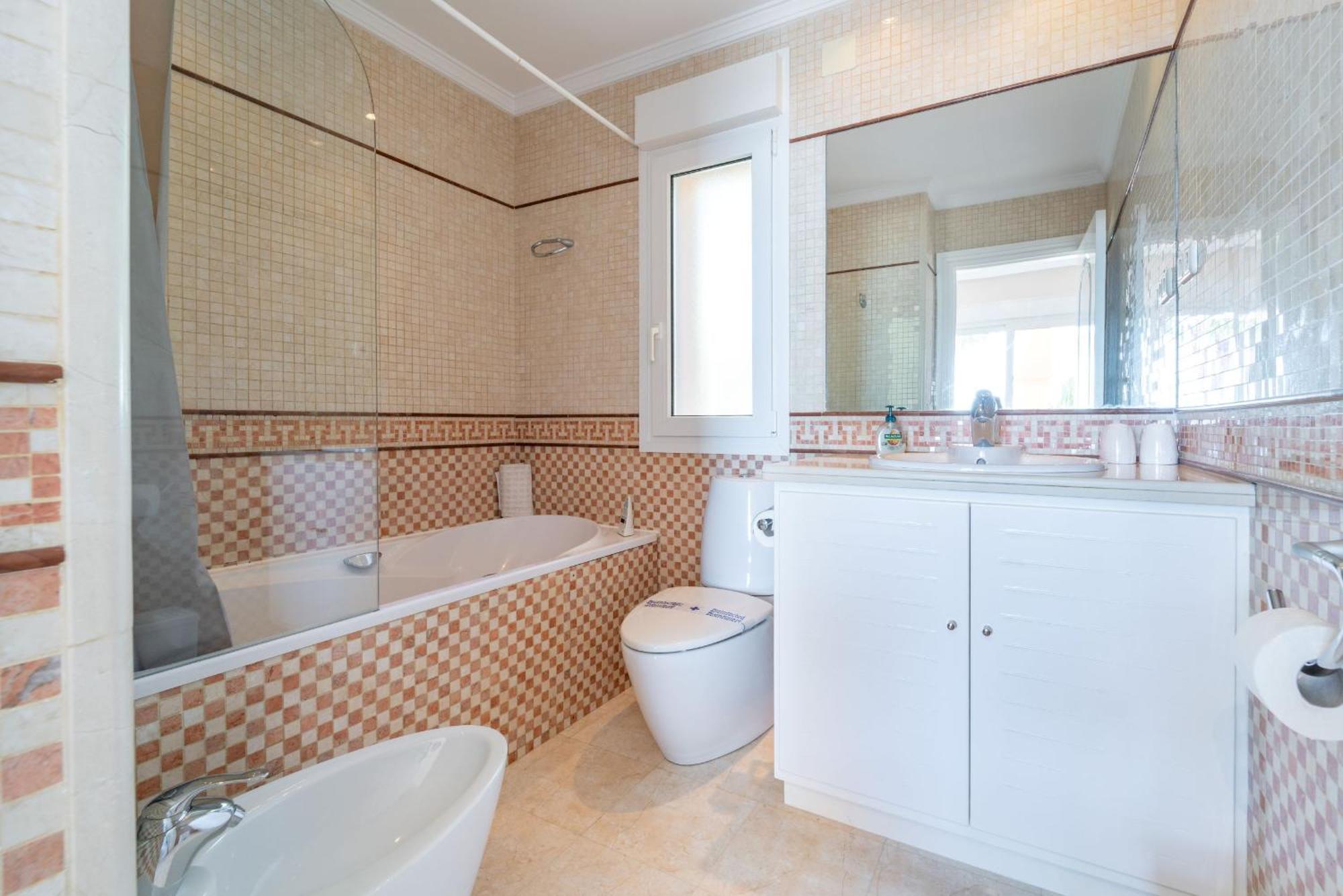 Beachside Villa With Panoramic Sea Views 베날마데나코스타 외부 사진